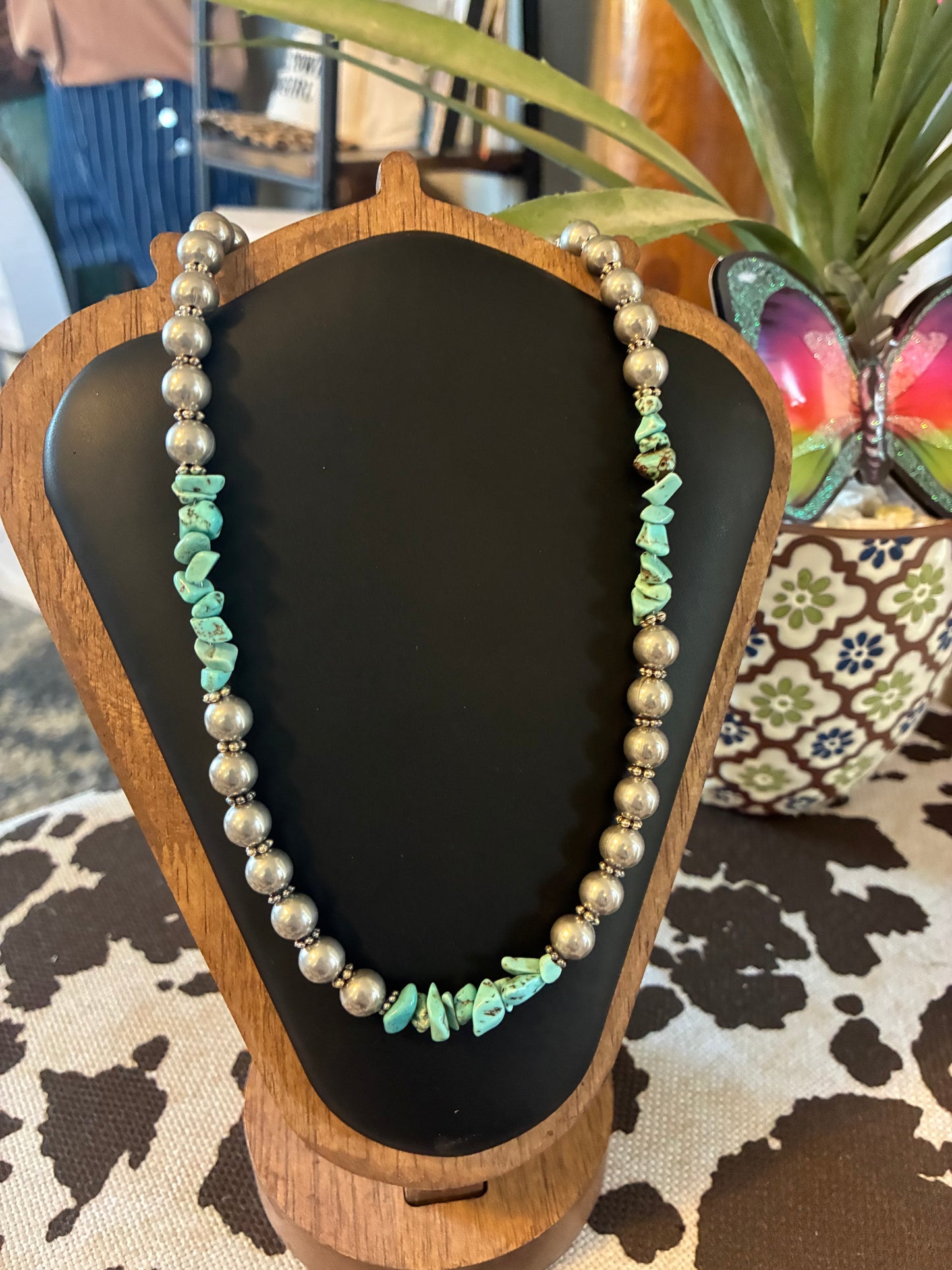 Matte Navajo Pearl and stone necklace