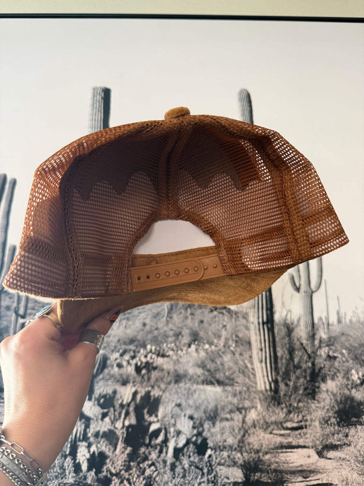 faux sude brown boot stitch snapback trucker
