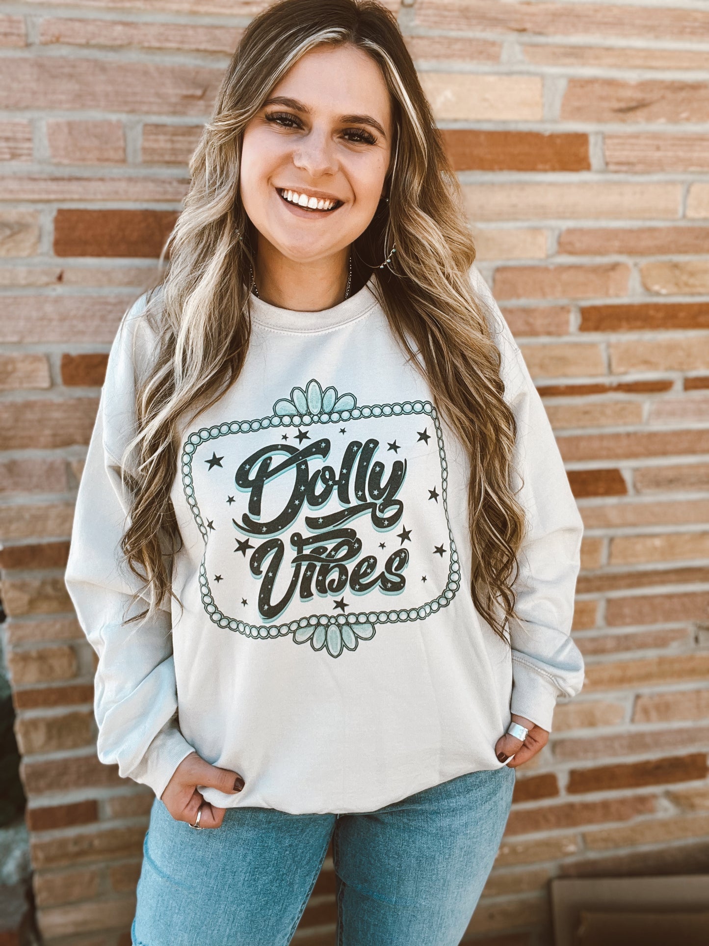 Dolly Vibes Crewneck