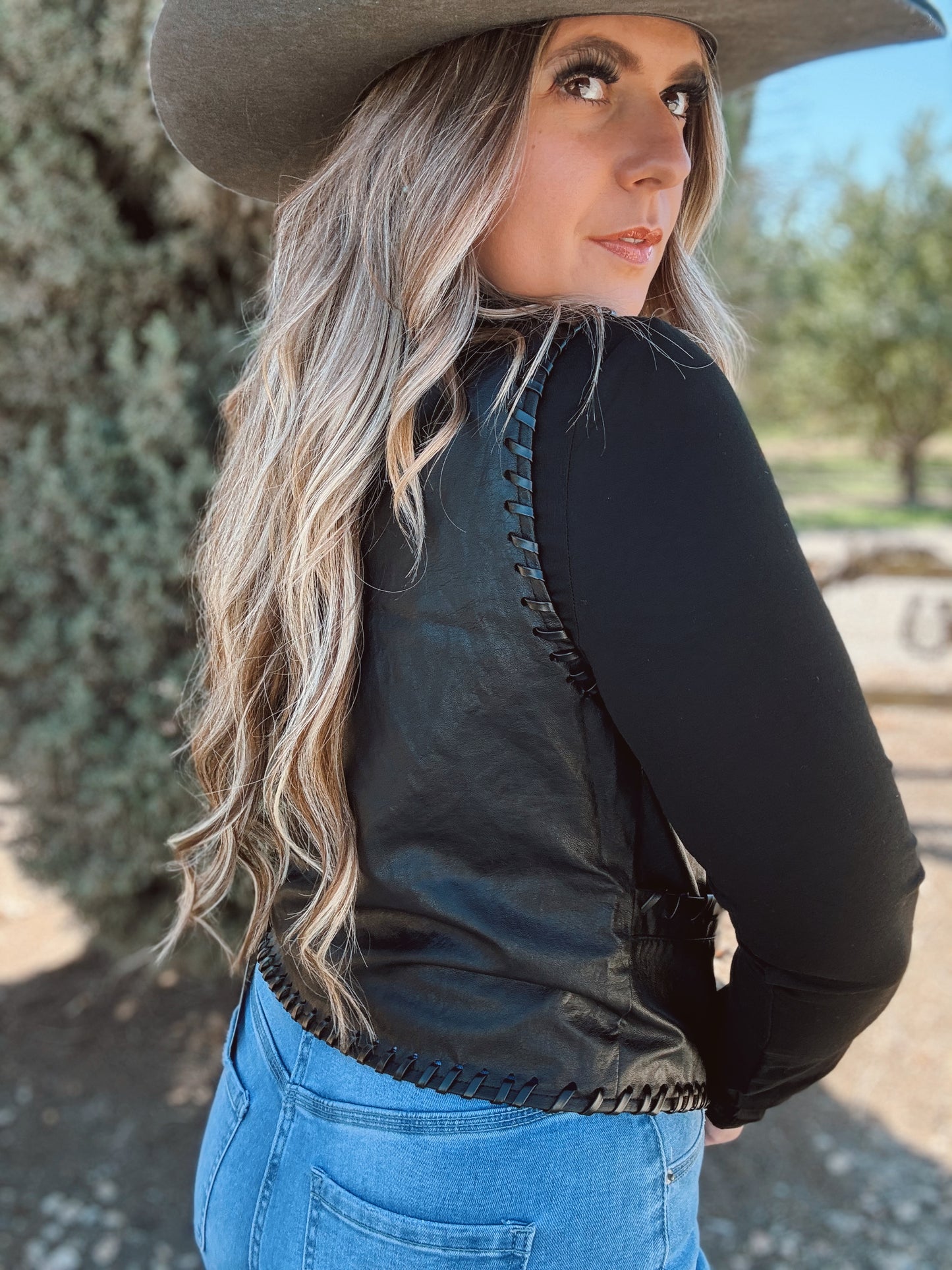 Whiskey Creek Vest *Midnight